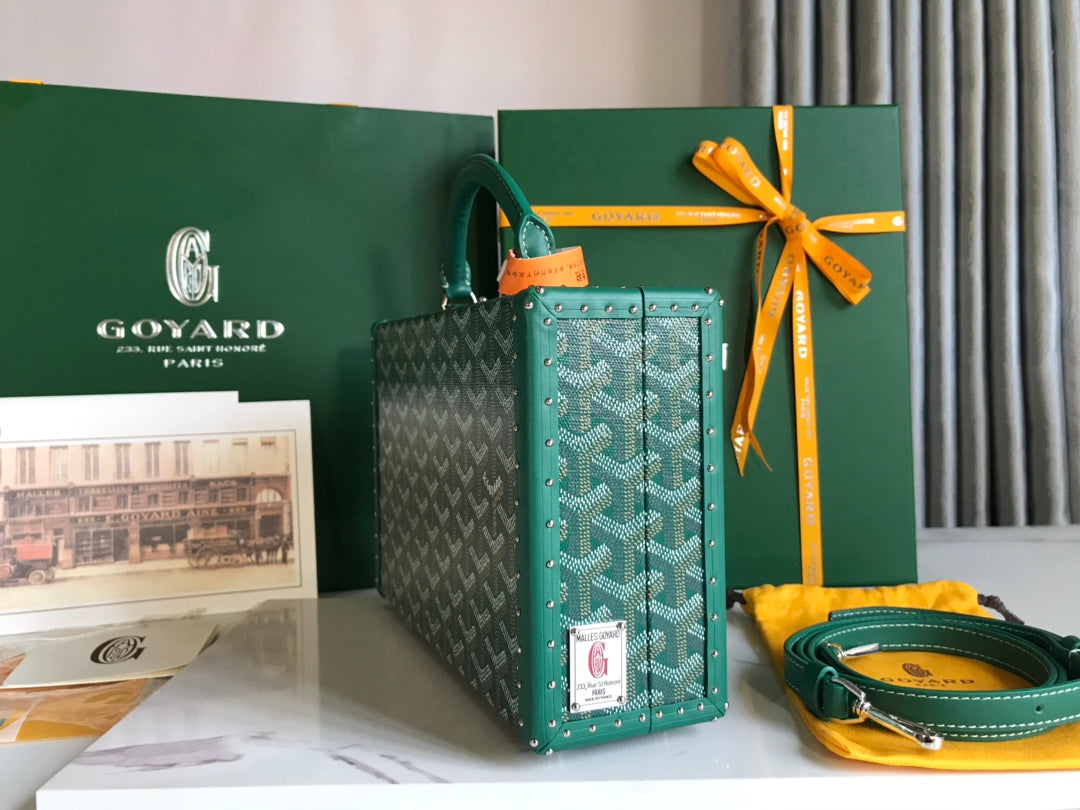 GRAND HÔTEL TRUNK BAG 24 IN GREEN GOYARDINE CANVAS AND CALFSKIN