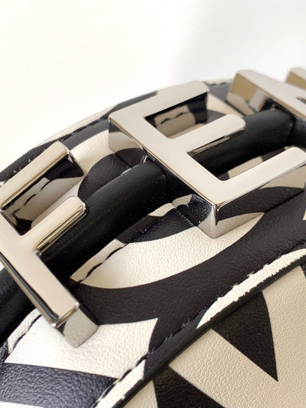 FENDIGRAPHY MINI 16 IN WHITE MIX BLACK SMOOTH CALFSKIN SILVER HARDWARE