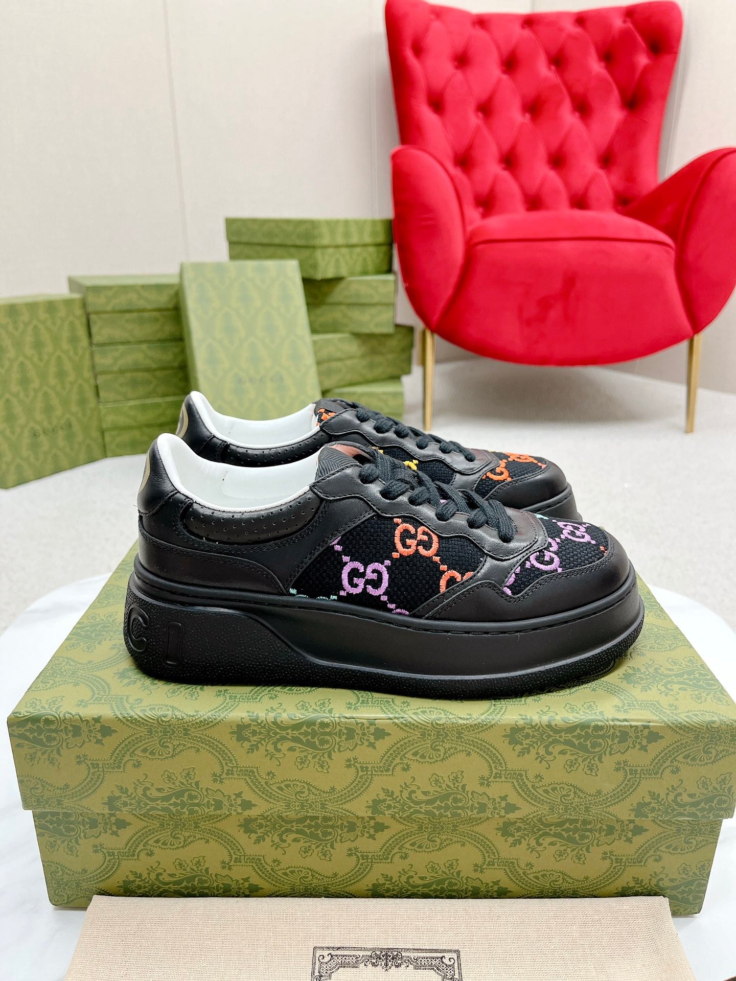 GUCCI TRAINER BLACK CALFSKIN WITH PATTERN