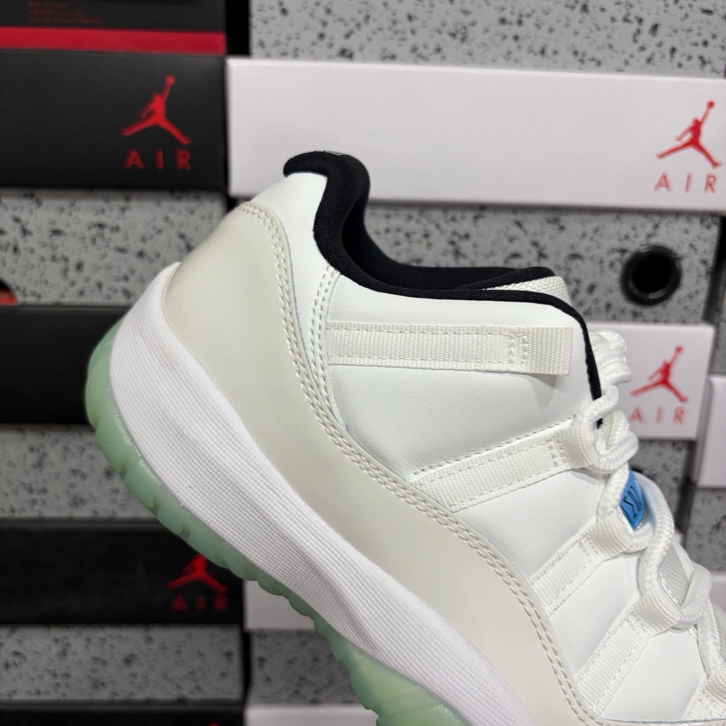 AJ 11 Low "Legend Blue"