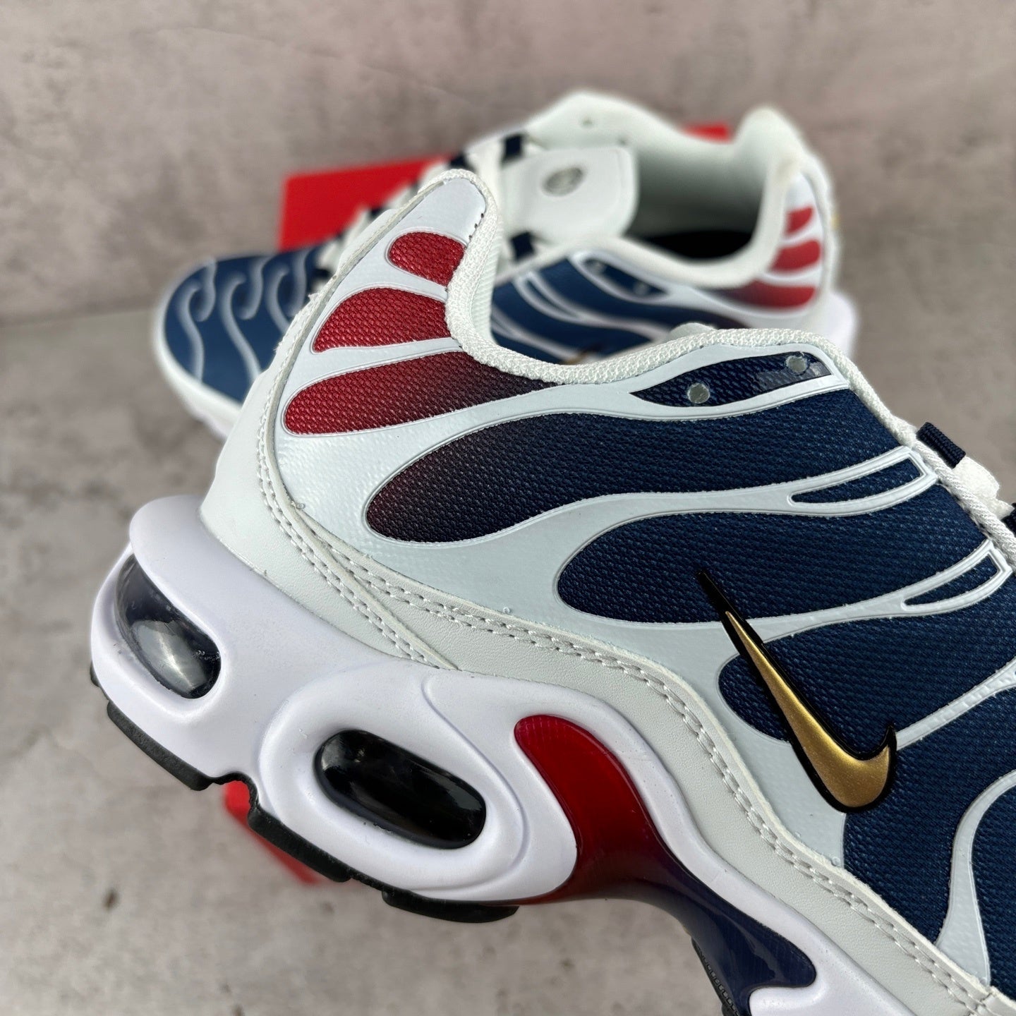 PS G x Air Max Plus Tn 1