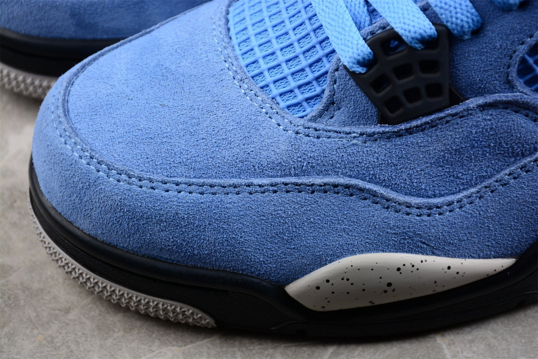 AJ 4 RETRO " UNIVERSITY BLUE"