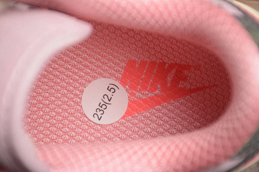 Nike Dunk Low LX Barbie