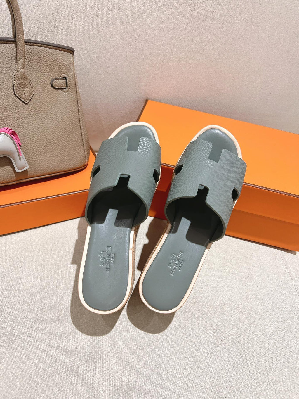HERMES 25S HIGH WEDGE SANDALS IN GREY LAMBSKIN STYLE 7