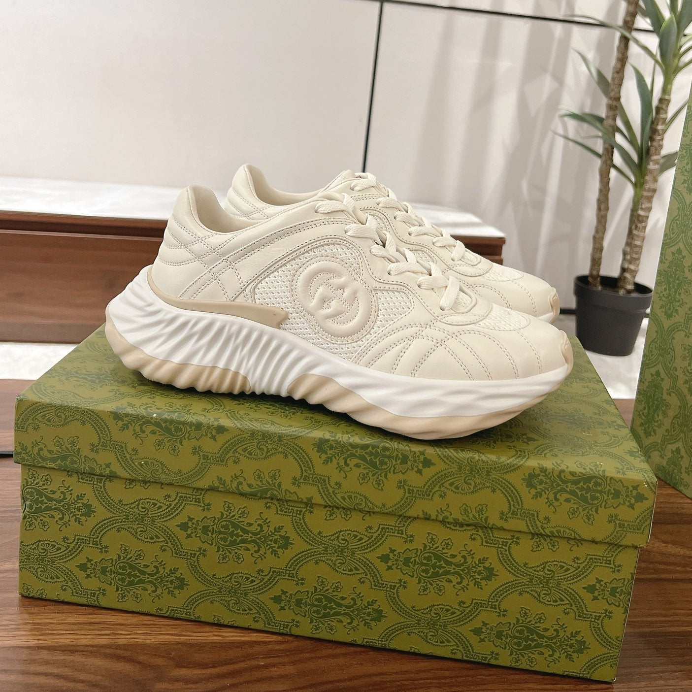 GUCCI RIPPLE SNEAKER  cream