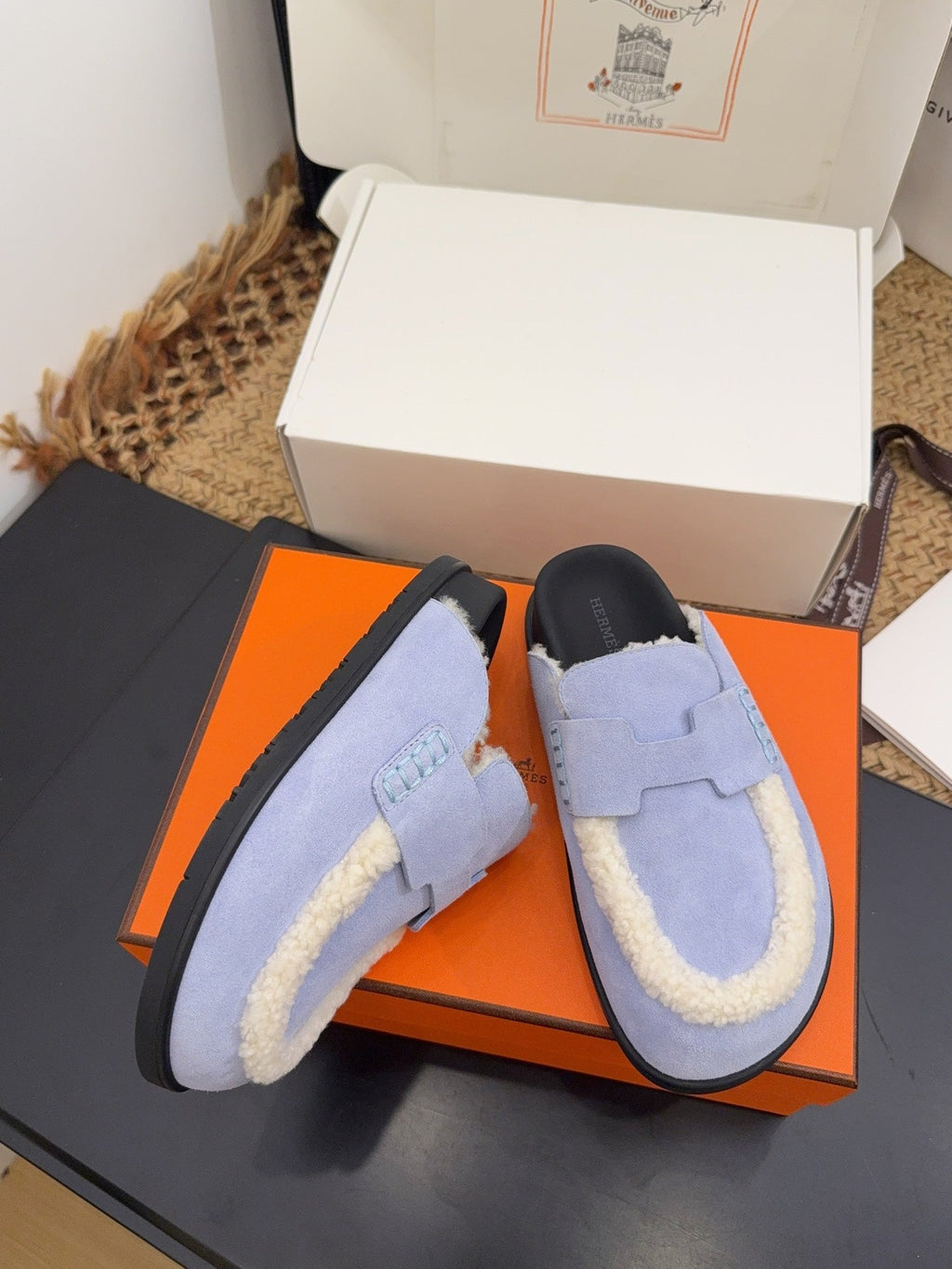 HERMES 25S MULE IN SOFT LAVENDER BLUE SUEDE MIX WHITE SHEARLING