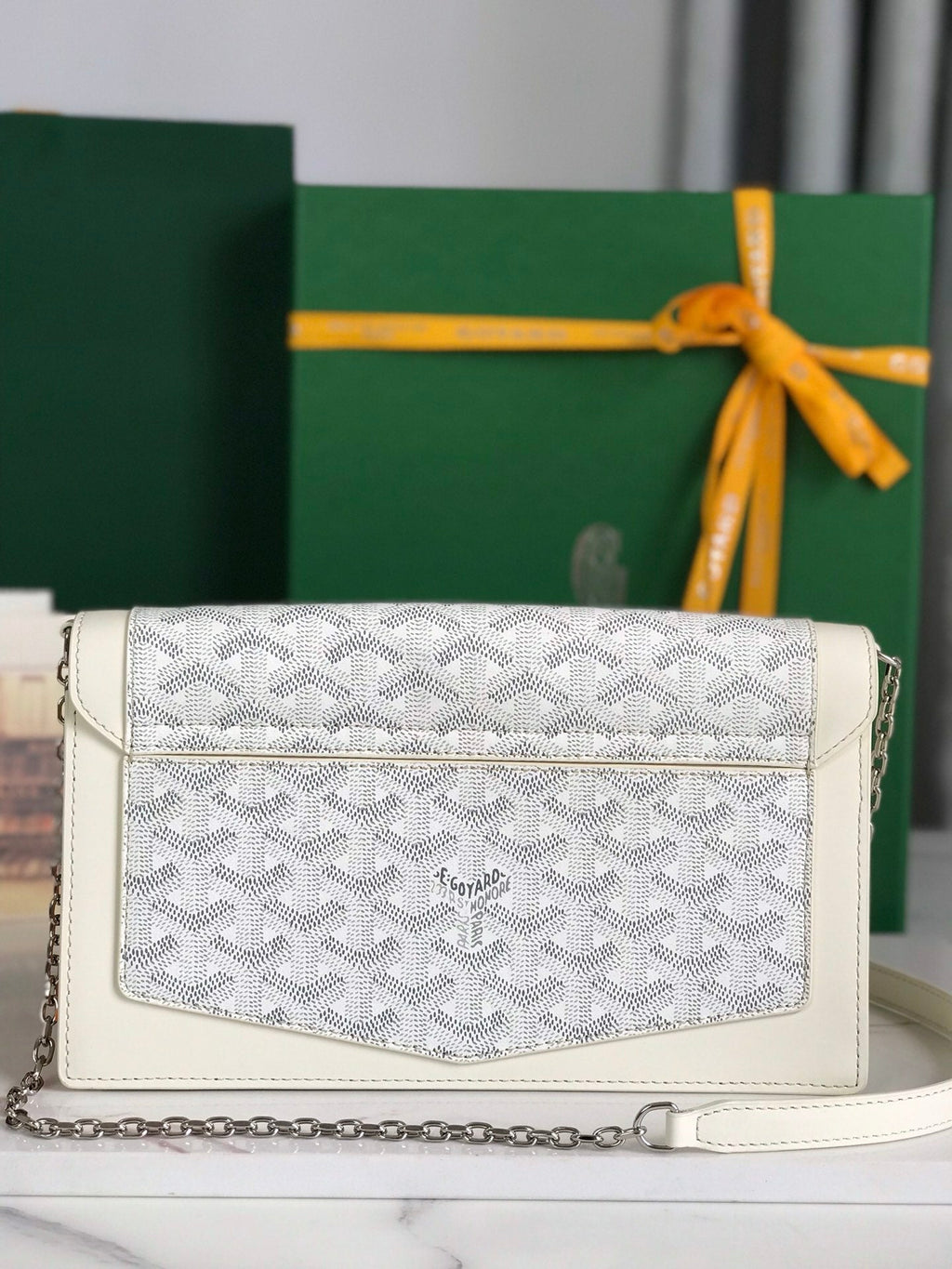 DUCHESSE MARIE-CAROLINE BAG 25 IN WHITE GOYARDINE CANVAS AND SMOOTH CALFSKIN
