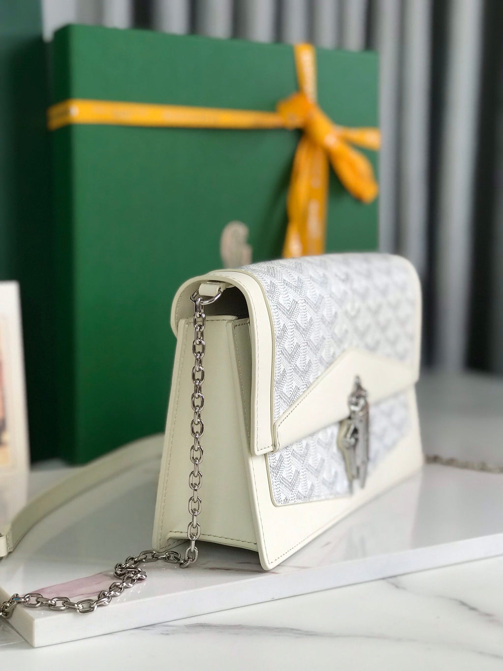 DUCHESSE MARIE-CAROLINE BAG 25 IN WHITE GOYARDINE CANVAS AND SMOOTH CALFSKIN