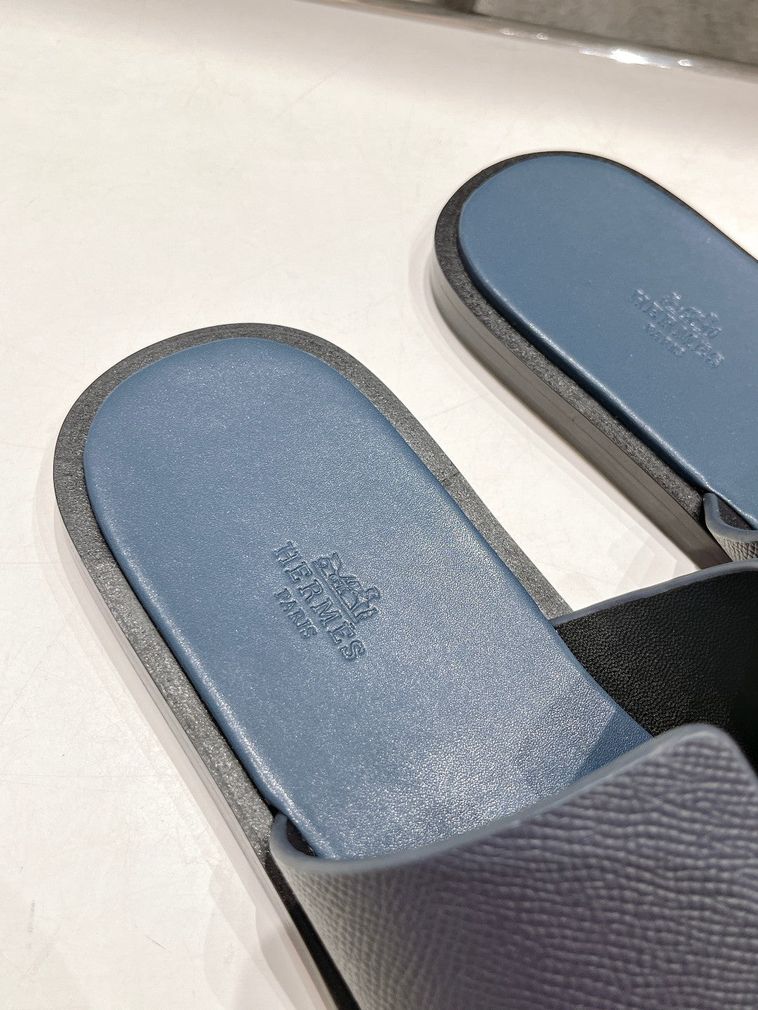 HERMES IZMIR SANDAL BERRY LAMBSKIN