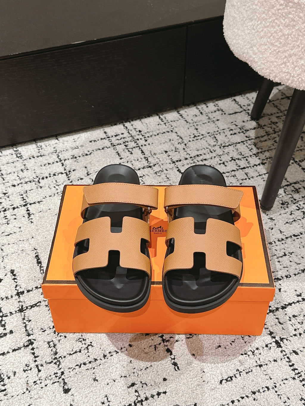 H Sandals